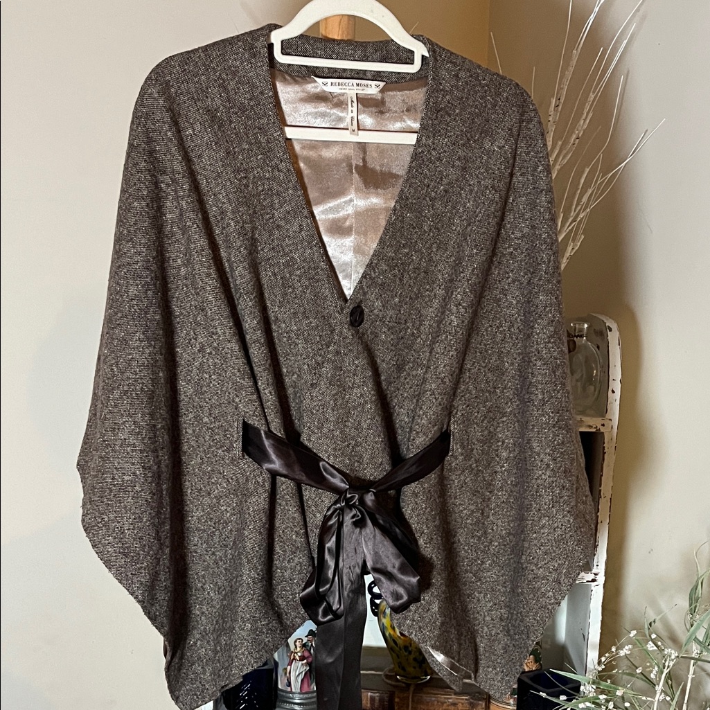 Rebecca Moses M Wool Blend Brown Tweed Cape W/Chocolate Brown Satin Tie. Euc